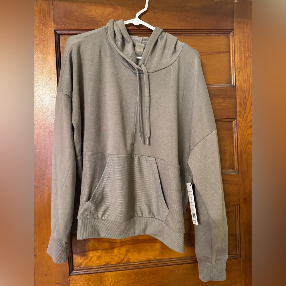 Harmony & Balance Women's Hoodie and jogger 2 piece set!